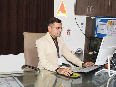 Dr. Mahesh Vishwanath Kawade