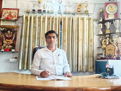 Dr. Mahesh Vishwanath Kawade